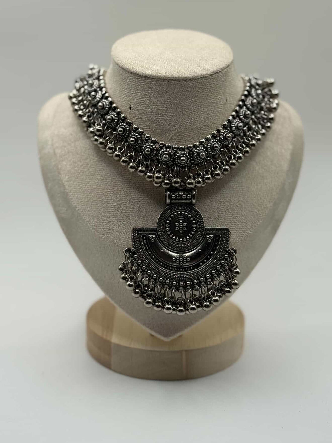 Zayra Necklace – Elegant Statement Jewelry for Every Occasion - Glam Studio By Annie Usman