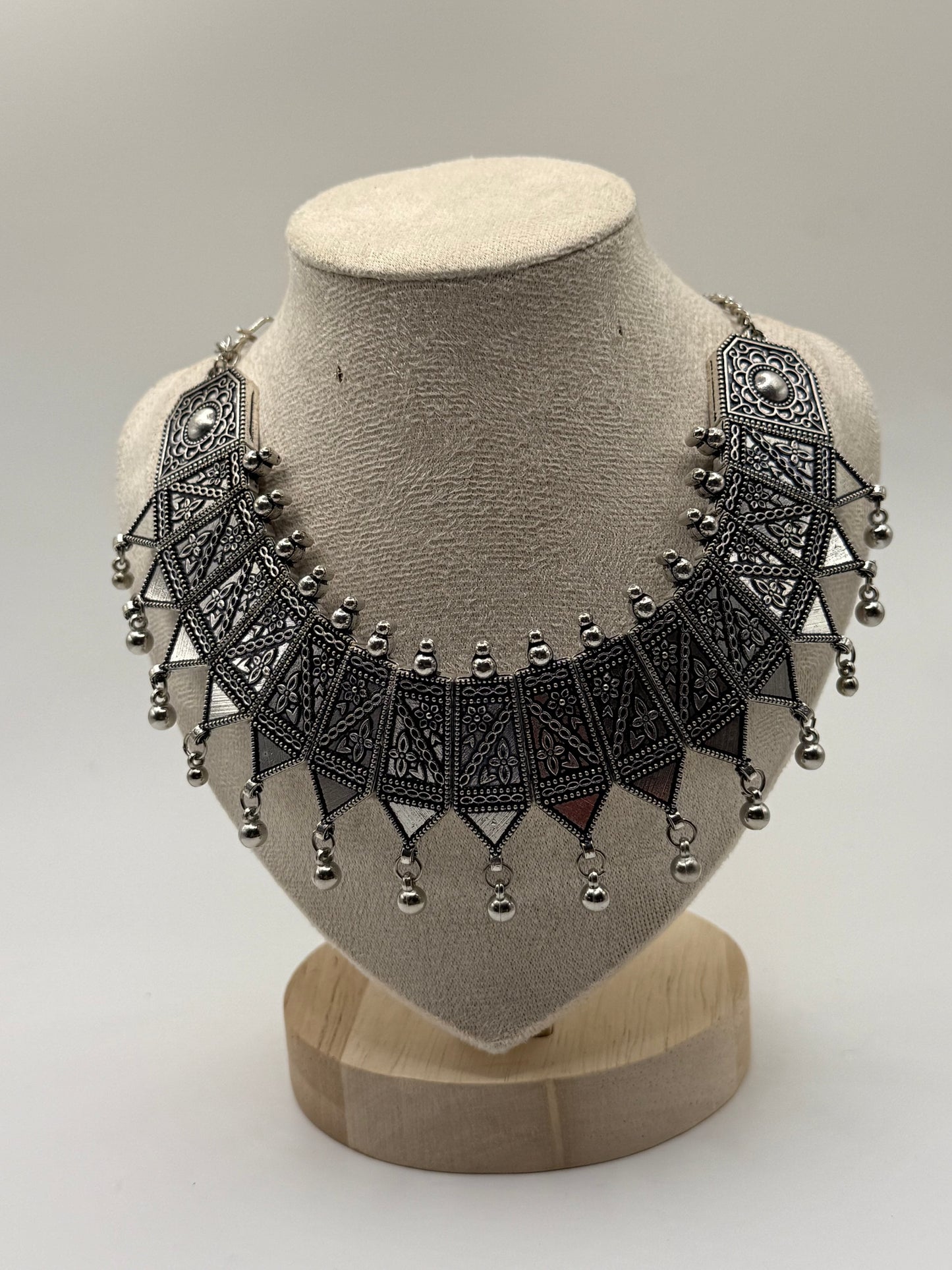 Nayra Trikona GS 008 Elegant Traditional Design