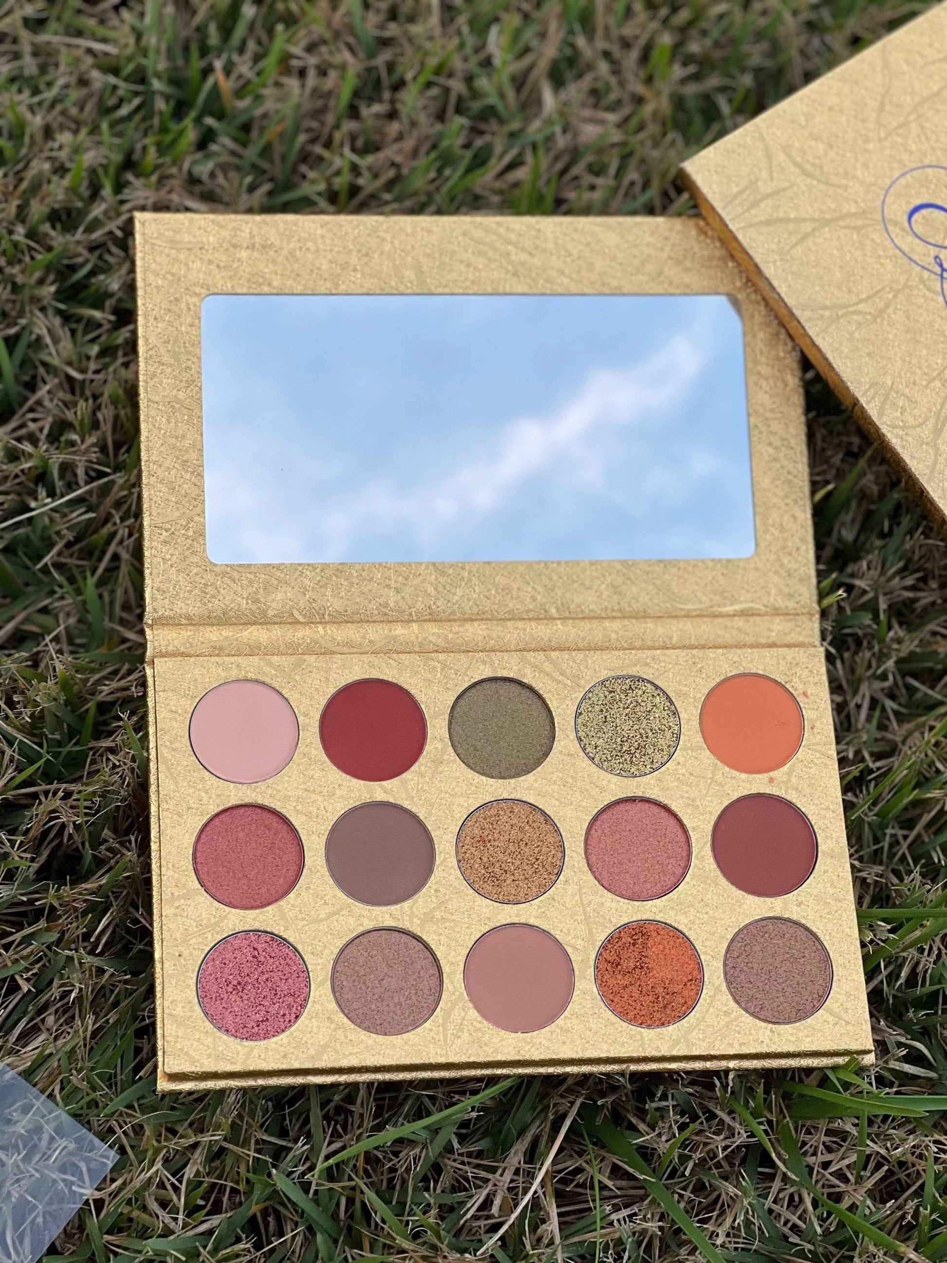 GlamAura Eyeshadow Palette: Versatile Beauty & Endless Looks - Glam Studio By Annie Usman